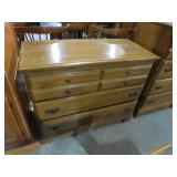 SOLID WOOD 3 DWR DRESSER (HAS MIRROR)