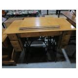 ANTIQUE TIGER OAK SINGER SEWING MACHINE W/ DWRS