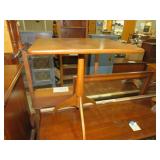 VTG SHAKER STYLE PEDESTAL TABLE