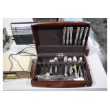 NICE SILVERPLATE FLATWARE SET
