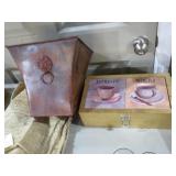 METAL LIONEAD BUCKET & GOLD STORAGE BOX