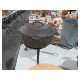 CAST IRON BEAN POT WITH LID & STAND