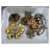 VTG ESTATE BROOCH COLLECTION