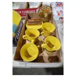VTG MELAMINE CUPS/SAUCERS & 2 LUCITE HOLDERS