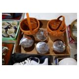 4 ALUMINUM SERVING PLATES, 2 WICKER BASKETS
