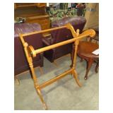NICE WOOD QUILT RACK