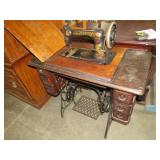 VTG SINGER TREADLE SEWING MACHINE -TIGER OAK
