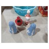 WEDGEWOOD & MISC S/P SHAKERS