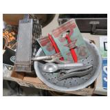 GRANITWARE COLLANDER & KITCHEN ITEMS