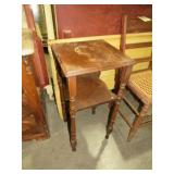ANTIQUE 2 TIER SIDE T ABLE