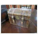 DOME TOP LIFT TOP TRUNK