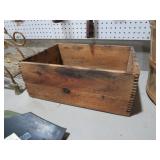 VINTAGE WOOD DYNAMITE BOX