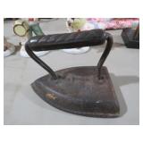 VINTAGE #7 CAST IRON SAD IRON