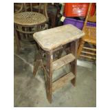 24"  WOOD STEP LADDER