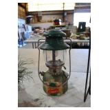 VINTAGE COLEMAN LANTERN