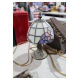 BEAUTIFUL SMALL VINTAGE STAINED GLASS LAMP