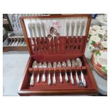 ROGER BROS 1847 SILVERPLATE FLATWARE W/ CASE