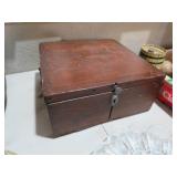 EARLY LIFT TOP WOOD BOX