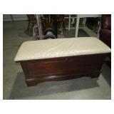 NICE LANE PADDED SEAT CEDAR LINED BLANKET CHEST