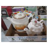 (2) VTG CERAMIC TEAPOTS