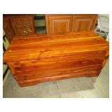 BEAUTIFUL MURPHY CEDAR LINED BLANKET CHEST