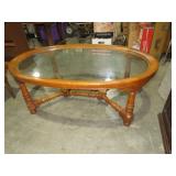NICE OVAL CENTER TABLE WITH STRETCHER BASE