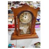 NICE WOOD MANTLE CLOCK
