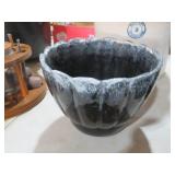 VTG CERAMIC BLACK PLANTER