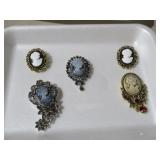 CAMEO STYLE BROOCHES