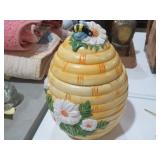 VTG CERAMIC BEE HIVE COOKIE JART