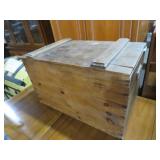 ANTIQUE LIFT TOP PRIMITIVE BOX