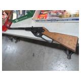 VINTAGE DAISY BB RIFLE