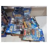 COLLECTION OF VTG STAR WARS FIGURINES (NOS)