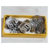 COLLECTION OF VINTAGE MIITARY PINS, BUTTONS