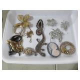 TRAY VTG ESTATE PINS& BROOCHES - CAT, LIZARD & MIS