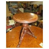 SPINDLE LEG PIANO STOOL