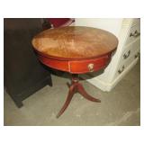 ANTIQUE RD 1 DWR PEDESTAL TABLE