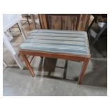 VTG PADDED SEAT VANITY BENCH