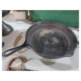 CAST IRON #10 SKILLET