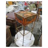 METAL ORNATE PLANTSTAND TBL