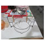 PRIMITIVE METAL WIRE PIE DISH HOLDER
