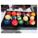 SET OF BILLARD BALLS