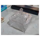 INDIANA GLASS TIARA HONEY BEE GLASS BOX W/ LID
