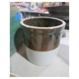HALF GALLON BROWN/WHITE CROCK