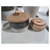 VTG BRN&WHT BUTTER CROCK & WOOD CARVED BOX