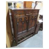 CHERRY FINISH 4 DWR / 2 DR GENTLEMENS CHEST