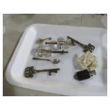 COLL. VTG KEYS & GLASS DOOR KNOBS