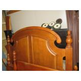 CHERRY FINISH QUEEN SZ BED W/ RAILS