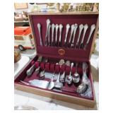 NAKEN SILVERWARE CASE W/ SILVERPLATE FLATWARE