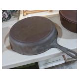 CAST IRON LODGE SKILLET